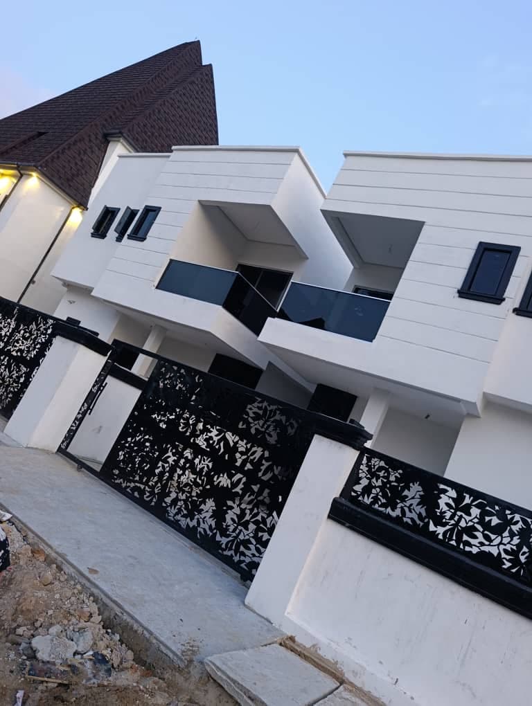 Four units of 4 bedroom duplex